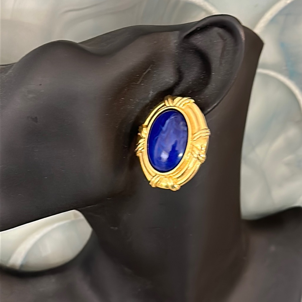 Kenneth Jay Lane Vintage Matte Gold Cabachon Earrings 45$